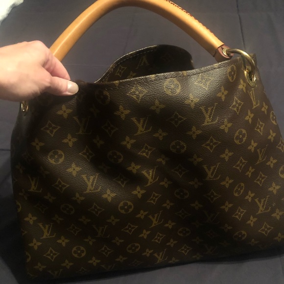 Louis Vuitton Handbags - AUTHENTIC Louis Vuitton Artsy MM bag